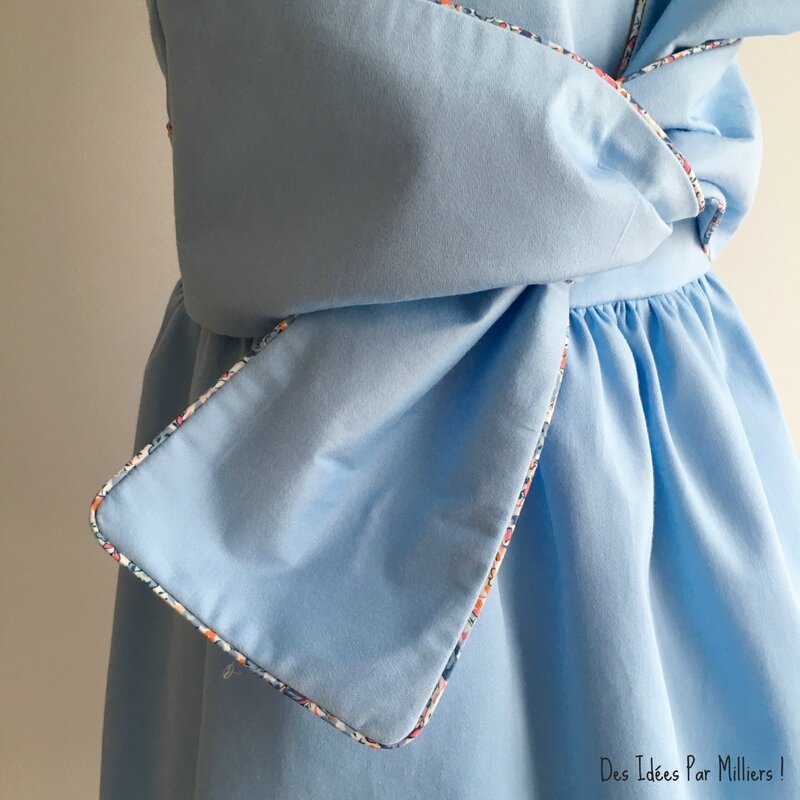 Robe Alicia - Des Idées Par Milliers - Détail Noeud 2 - Bleu et Liberty