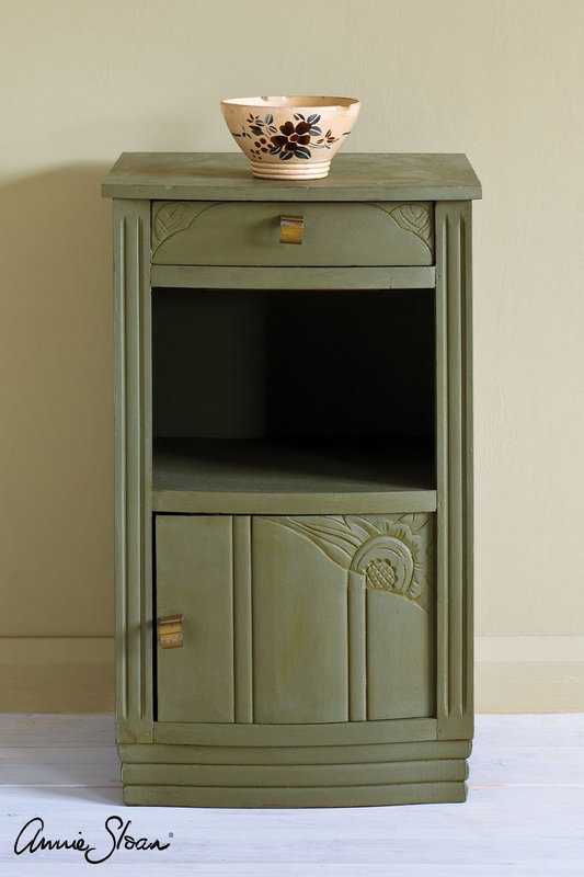 olive-side-table-by-annie-sloan-1