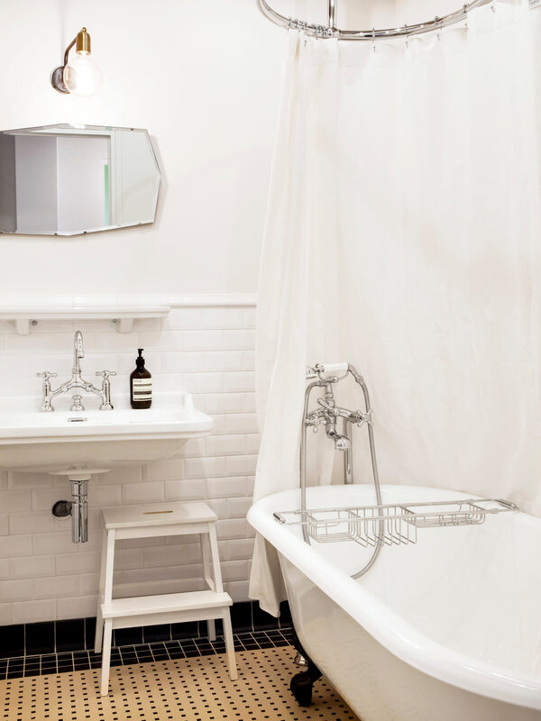 camille-hermand-family-bathroom-paris-hervier-goluza-photo-16-1466x1955