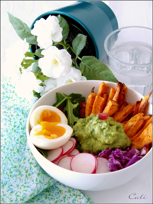 Buddha Bowl aux Frites de Patate Douce & Guacamole à la Coriandre 001