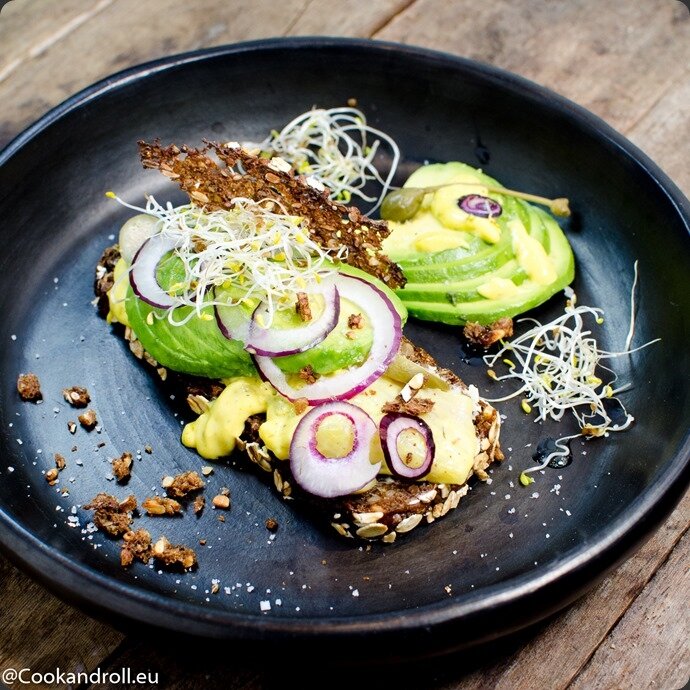 Smeurebreud-hareng-curry-avocat-13