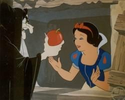 snowwhiteappledisneythudk9