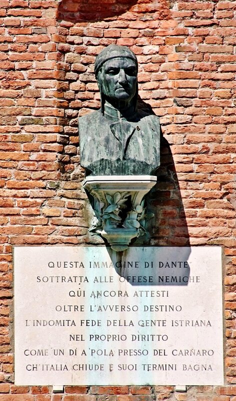 Busto-di-Dante-e-versi-113-114-Inferno-Canto-IX-Arsenale-di-Venezia