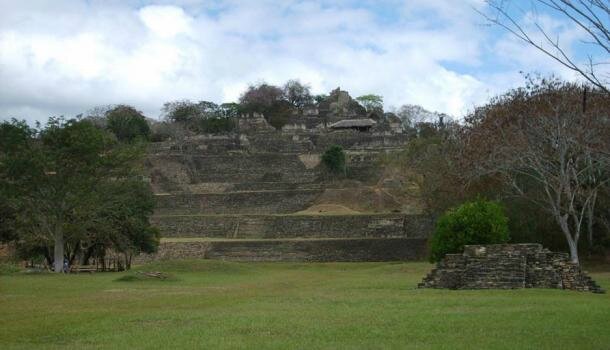 1454434983_615_Ils-ont-dcouvert-une-pyramide-gante-qui-avait-cach-des-milliers-de-parrain-de-lien-p-de-