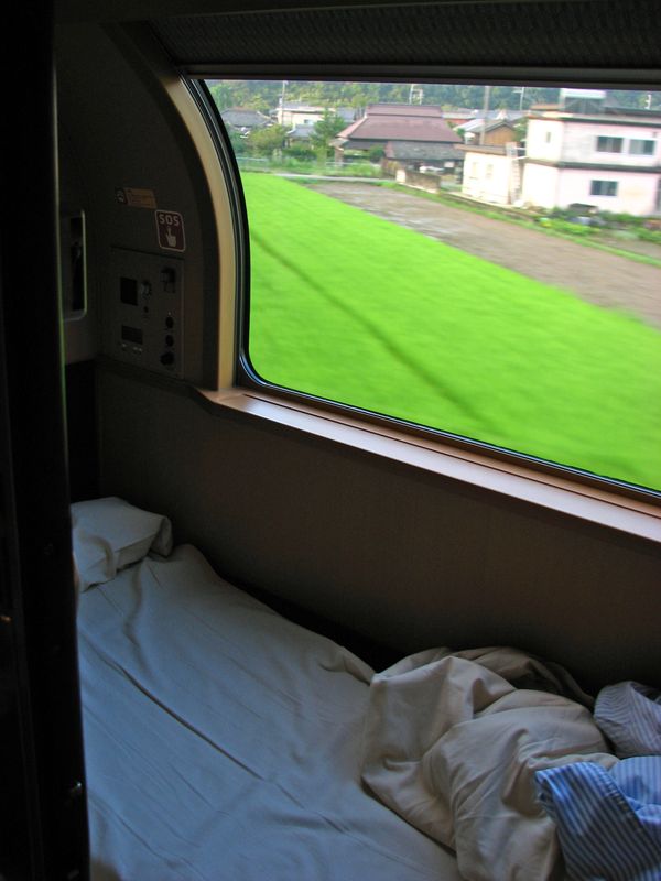 Sunrise Express JR 285, my single room!
