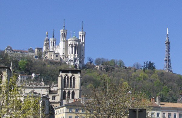 Lyon_9_avril_2015__primatiale__basilique_et_tour_eiffel