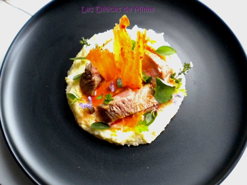 Steak de canard à la gelée de piment, polenta crémeuse au parmesan et tuiles au piment 7