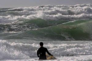 Un surfeur sauve une touriste allemande