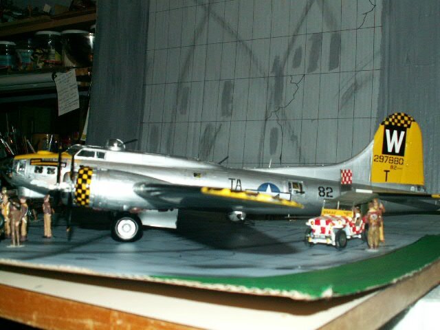 maquette FORTERESSE VOLANTE B-17G finie le 060215 (24)