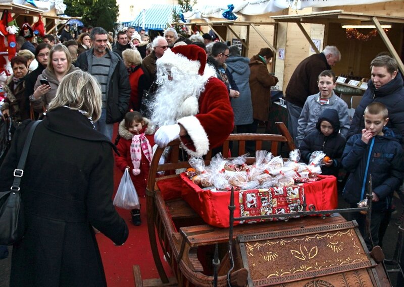 MARCHÉ NOËL 2016 DISTRIBUTION PÈRE NOËL