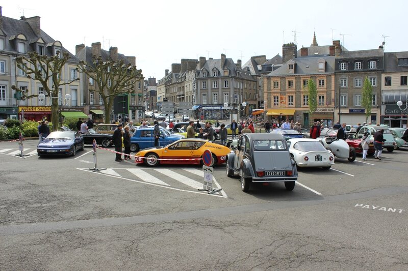 rassemblement voitures anciennes Avranches mai 2014 place Littré 1