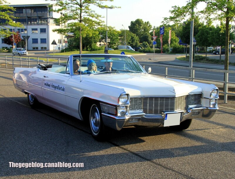 Cadillac de ville convertible de 1965 (Rencard Burger King juin 2013) 01