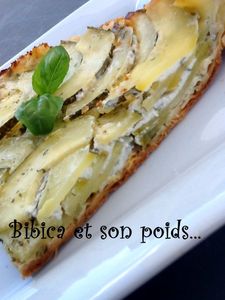 Tatin_de_courgettes__ch_vre_et_basilic_part_gros_plan