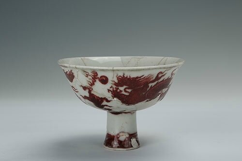 Under-glazed-red high-stemmed cup with the design of dragons, Xuande period (1426-1435)