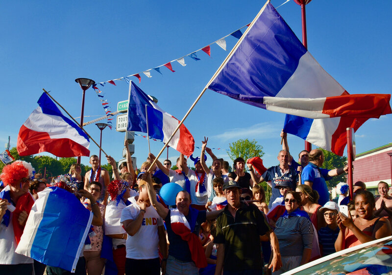 COUPE DU MONDE 2018 FRANCE CROATIE drapeau Victor Hugo