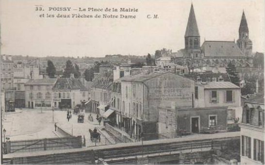 POISSY place de la Mairie