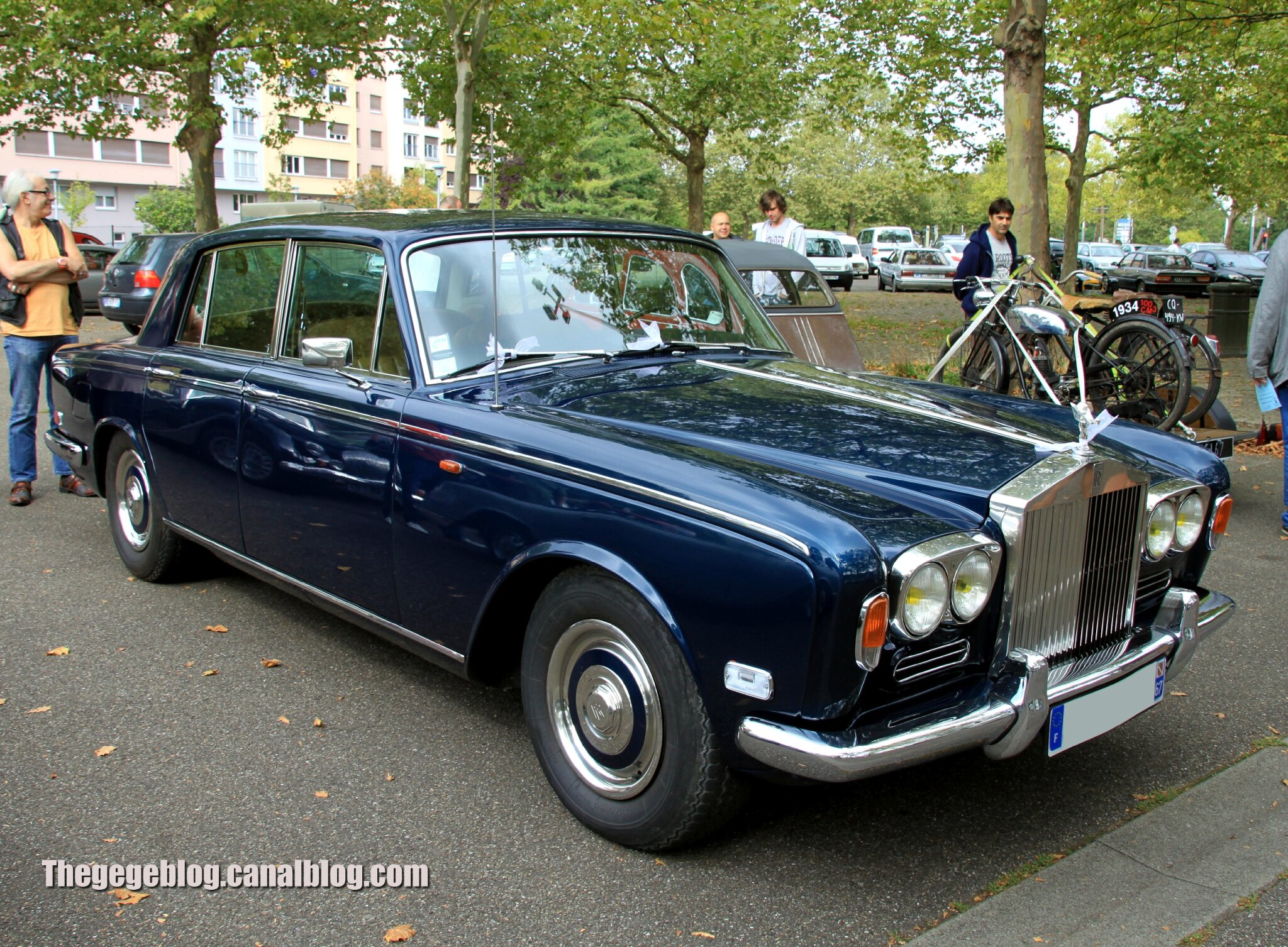 Rolls-Royce silver shadow (1965-1977)(Retrorencard septembre 2013) 01