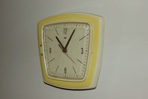 horloge faience jaune 2
