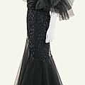 CHANEL Haute Couture, circa 1935-37. <b>ROBE</b> du <b>SOIR</b> en dentelle stylisée et tulle noir
