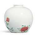  A rare underglaze-red and famille-verte 'rose' vase, Mark and period <b>of</b> Kangxi (1662-1722)