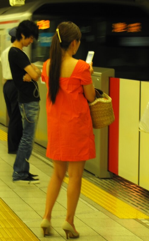 Red dress Ginza line & eki