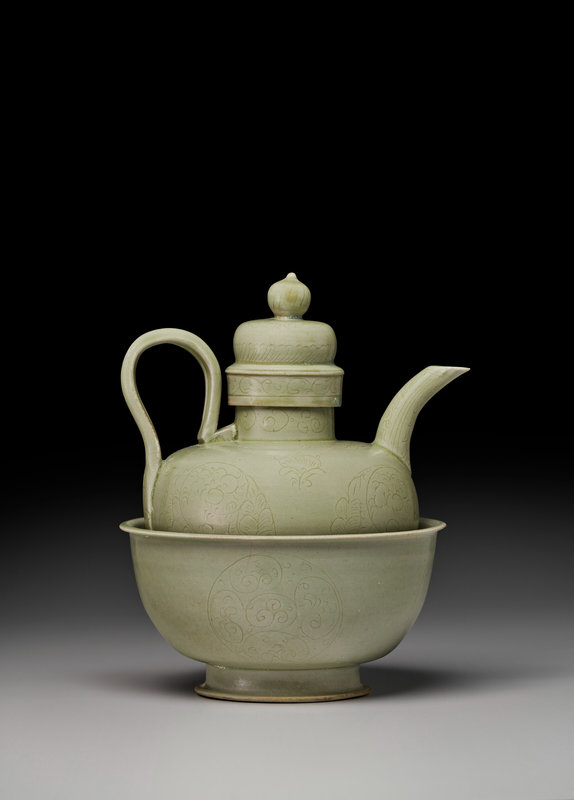 An extremely rare Yue celadon ewer, cover and warm basin, Five Dynasties-Northern Song dynasty, 10t-11th century