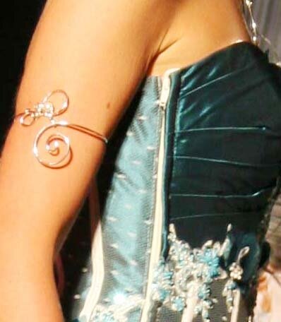 bracelet-haut-du-bras - Photo de Grand Bracelet de Bras pour le mariage -  Bijoux Volutes Mariage