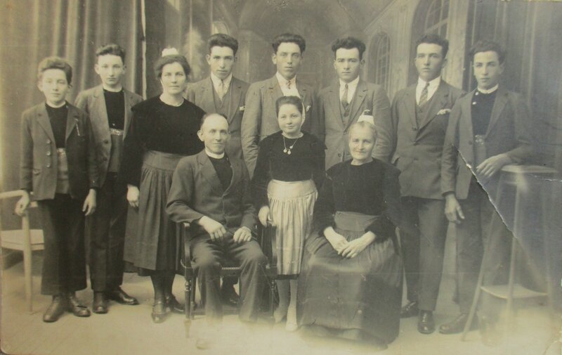 1927 Famille Queffelec Mevellec à Briec