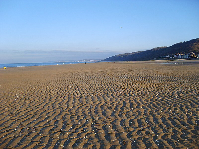 Plage_de_Houlgate_-_Falaises_des_Vaches_Noires_23-12-08