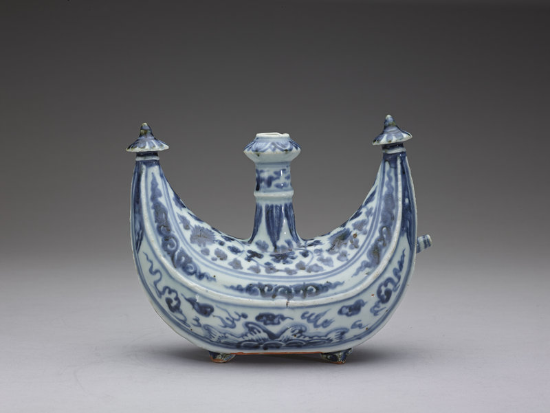 Crescent-shaped Kendi in Underglaze Blue, Ming Dynasty, 16th Century