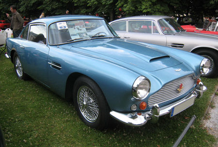 Aston_martin_DB4_de_1962_01