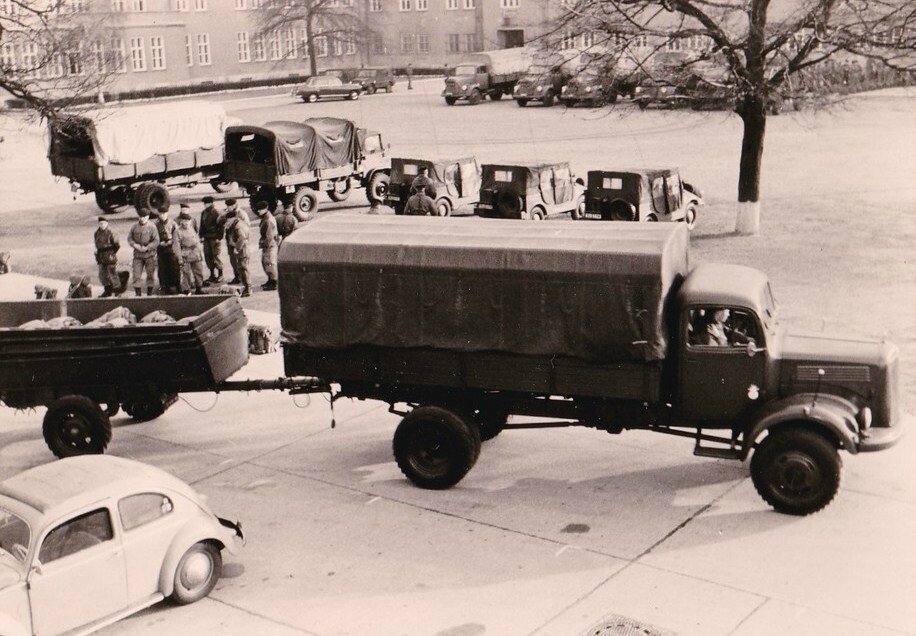 1964 Manoeuvres Grunewald 11-1964-007 46° R