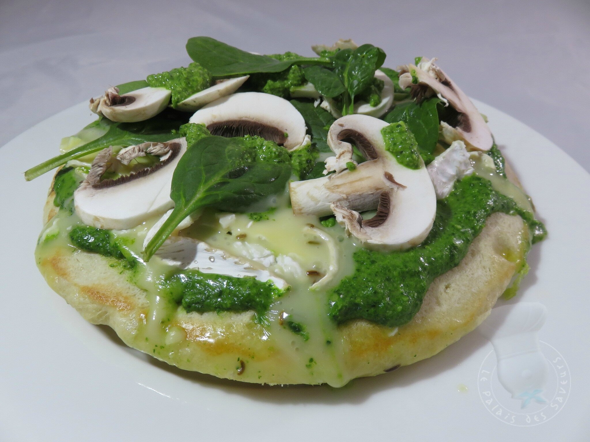 Pizza verte au camembert