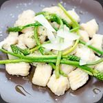 Gnocchi au beurre de sauge et asperges sauvages