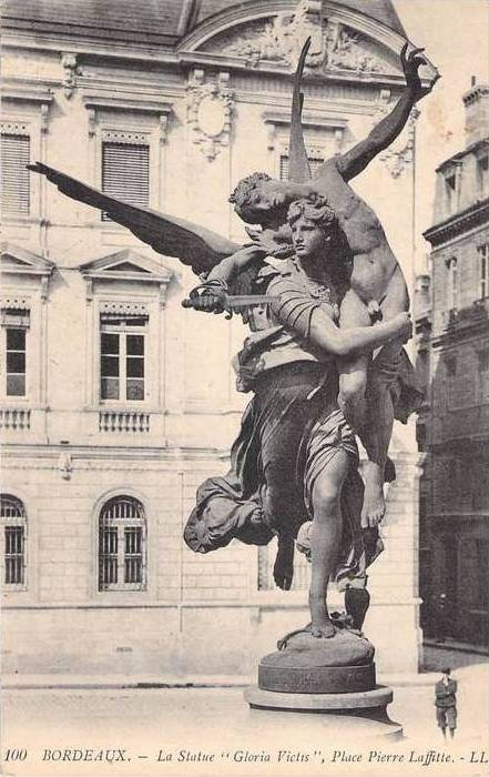 CPA Bordeaux Statue Gloria Victis