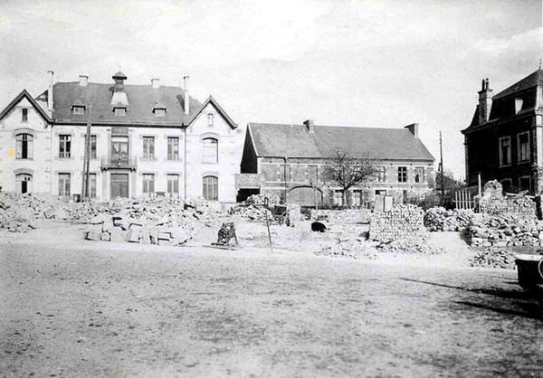 ANOR-Place de la Mairie en 1940