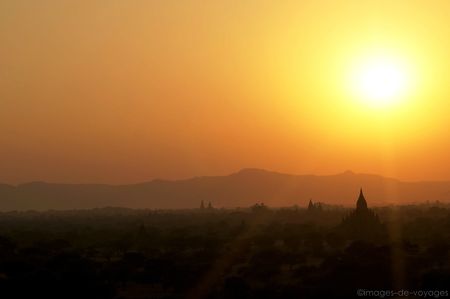 Couché de soleil Bagan - Myanmar ( Birmanie)