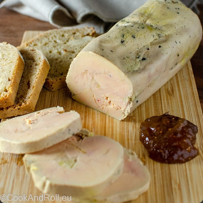 Foie-gras-torchon-bouillon-8