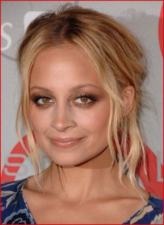 nicole_richie_arrives_at_the_2008_crystal_lucy_awards1_1_