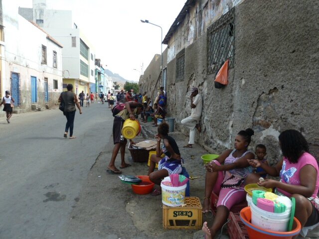 vente de poisson dans les rues de Mindelo