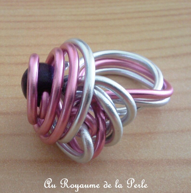 Bague aluminium ag et rose avec perle en bois