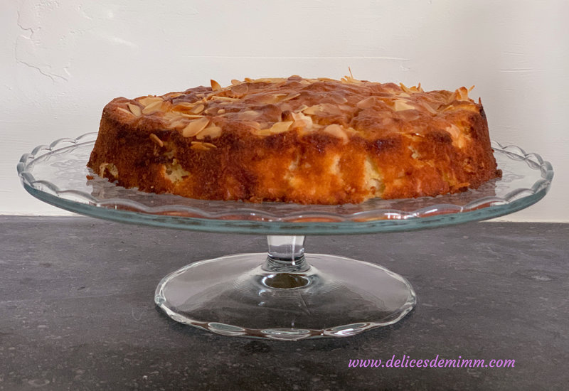 Gâteau aux pommes, rhum et amandes 3