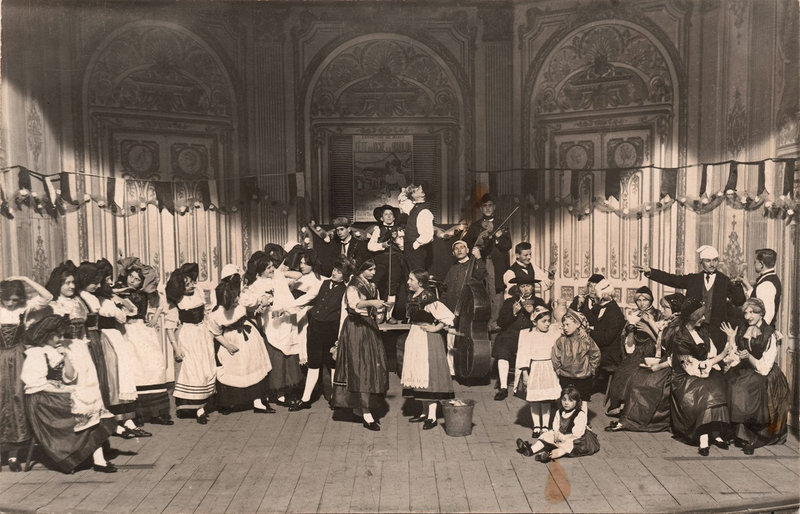 Belfort CPhoto n°2 Vente charité au Théâtre Orchestre R1