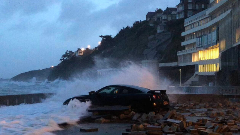 4a4e39e297e52e3a82923d20ac3a3b16-tempete-eleanor-spectacle-impressionnant-au-plat-gousset-granville