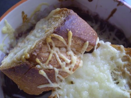 Soupe à l'oignon gratinée au vin rouge 6