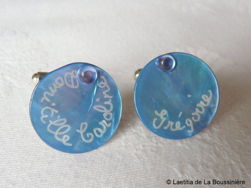Boutons de manchette personnalisés avec des prénoms (bleu clair) - 23 €