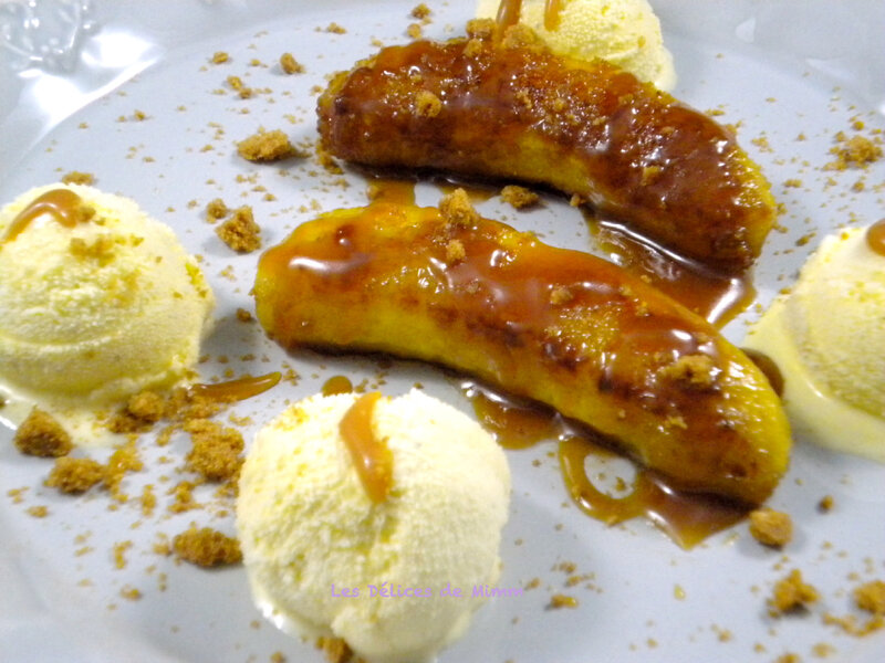 Bananes au caramel au beurre salé, glace vanille et éclats de spéculoos 5