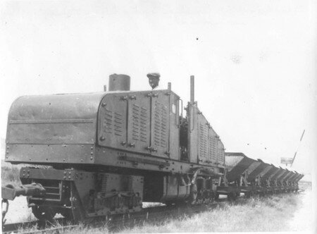 1938__tracteur_electrique_trainant_un_convoi_de_sel