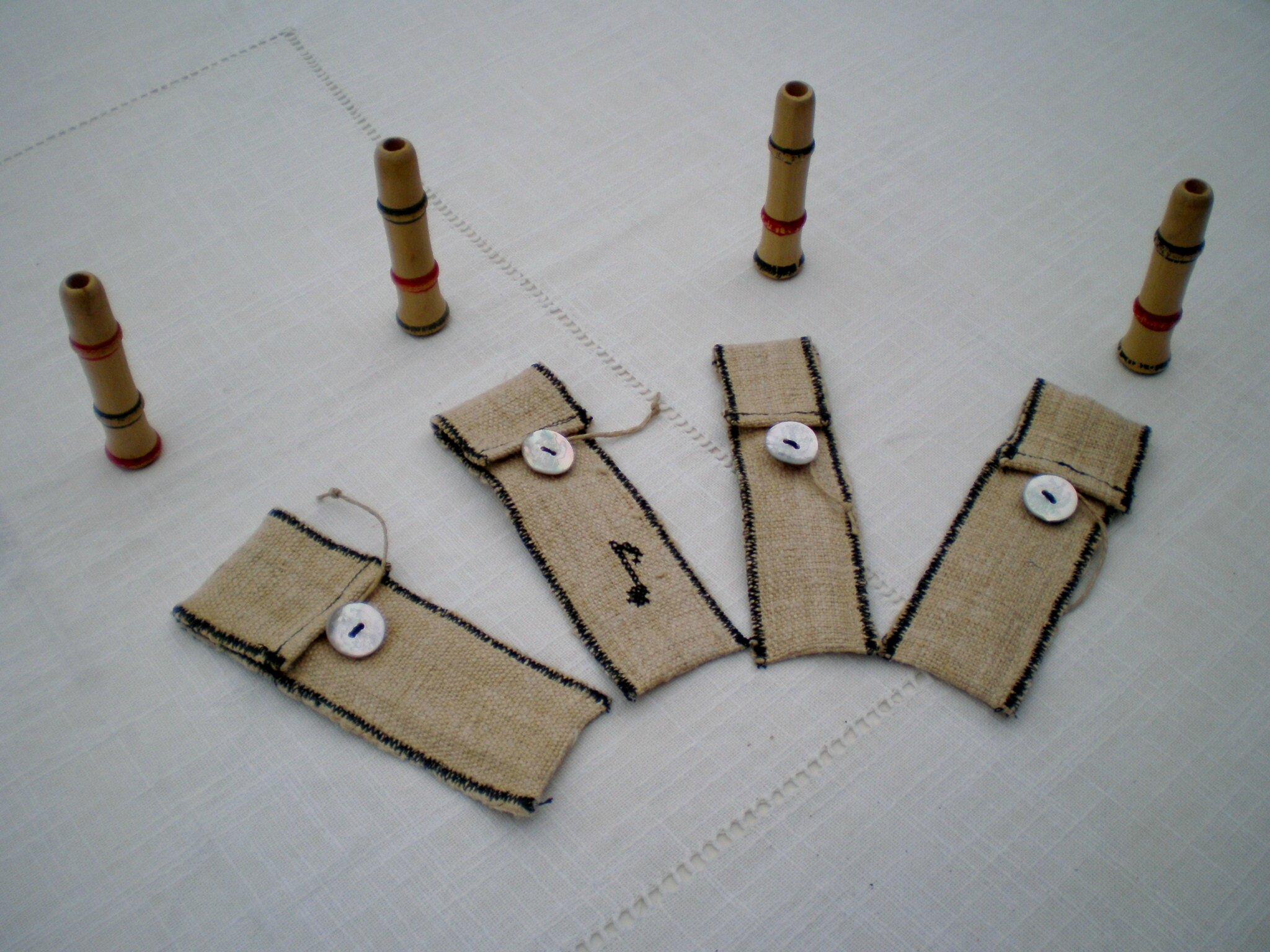 Sifflet ancien en bois, fonctionne parfaitement 10€ port compris