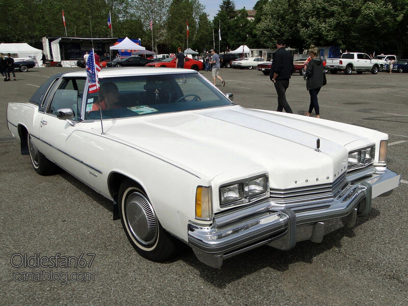 Oldsmobile Toronado Brougham hardtop coupe-1976-01